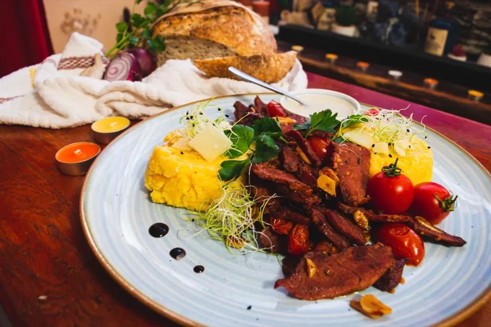 Fegato alla veneziana con polenta